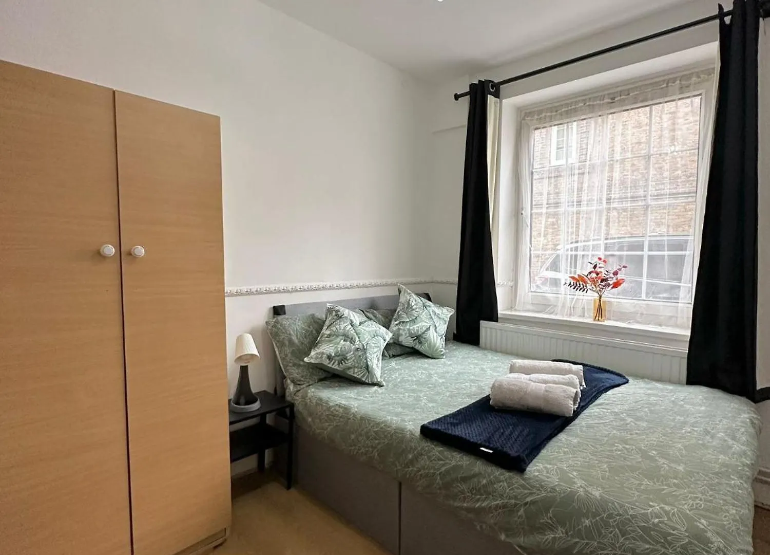 Lovely Spacious 2 Bedroom Flat In Bethnal Green, 3Mins Away From Station London Apartment