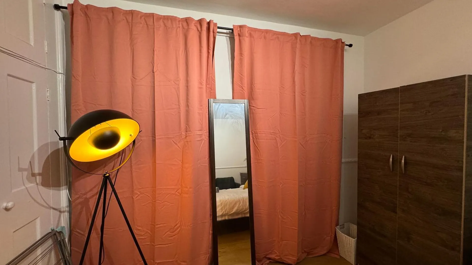 Apartment Lovely Spacious 2 Bedroom Flat In Bethnal Green, 3Mins Away From Station London