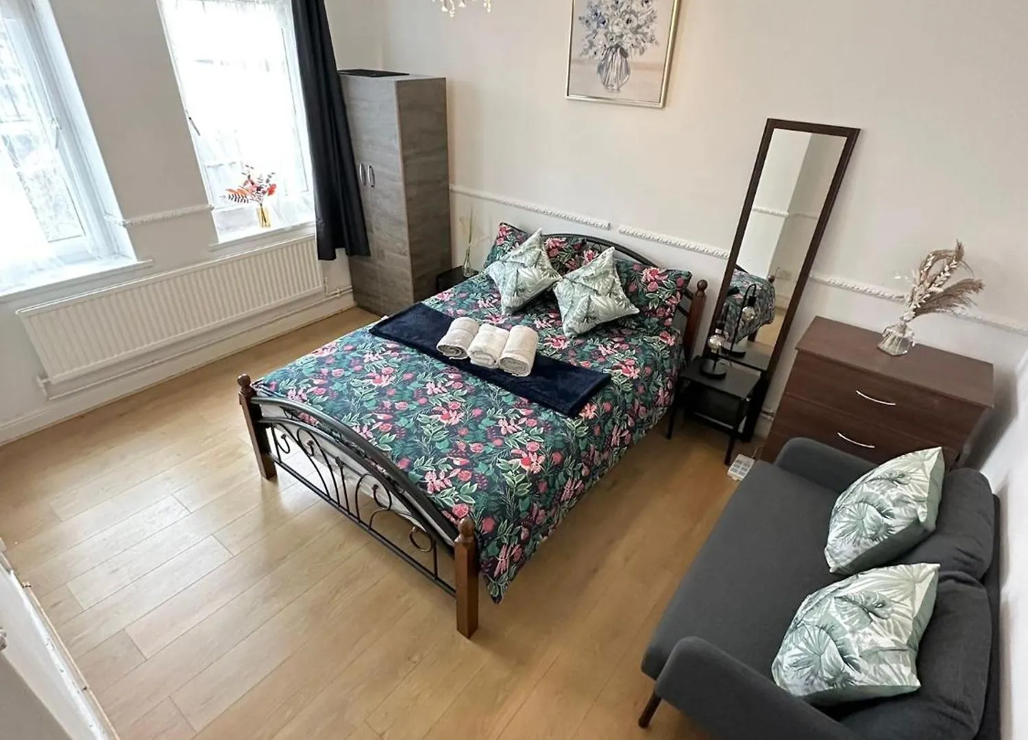 Appartement Lovely Spacious 2 Bedroom Flat In Bethnal Green, 3Mins Away From Station Londen