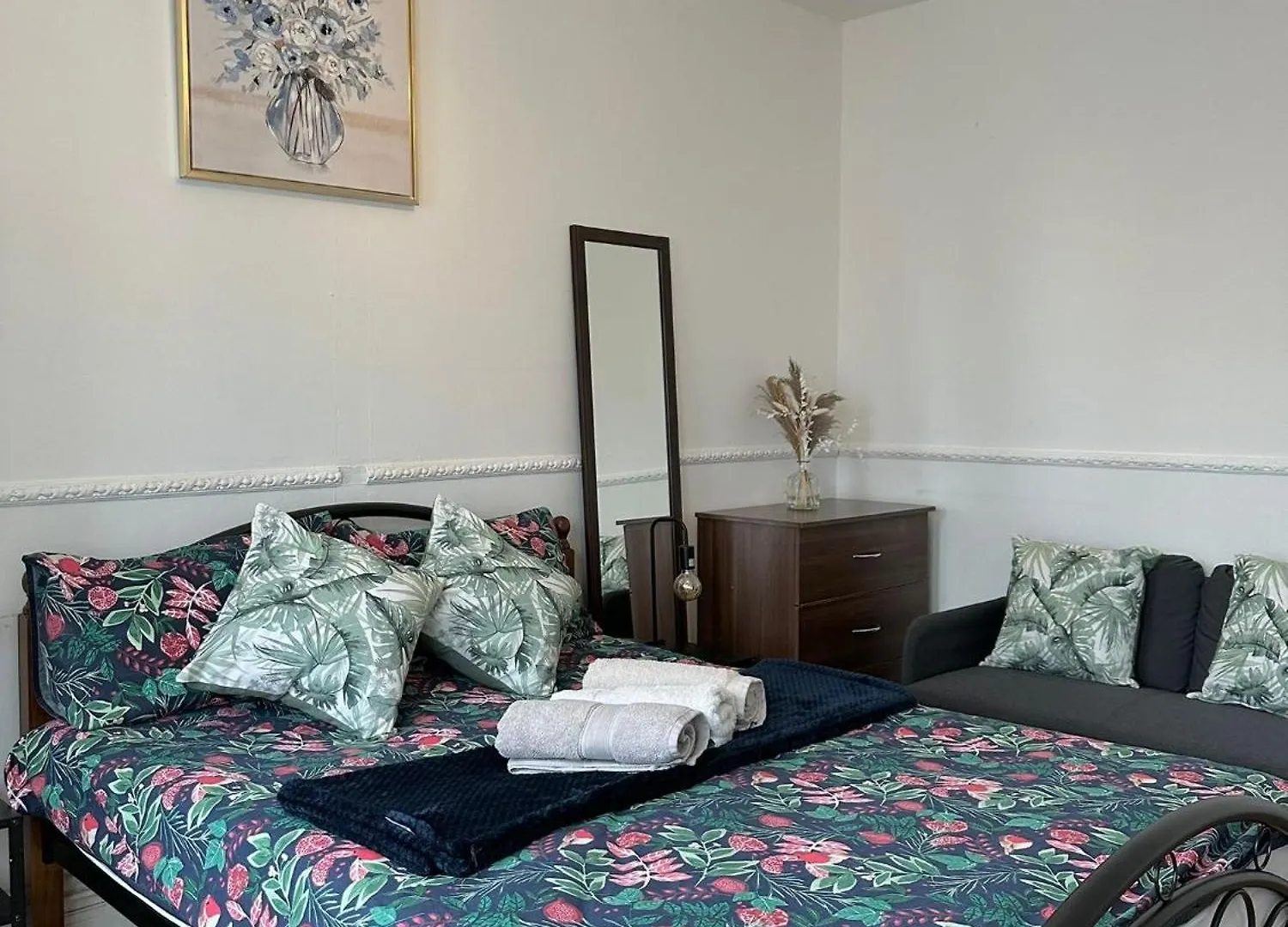 Lovely Spacious 2 Bedroom Flat In Bethnal Green, 3Mins Away From Station Londen Appartement