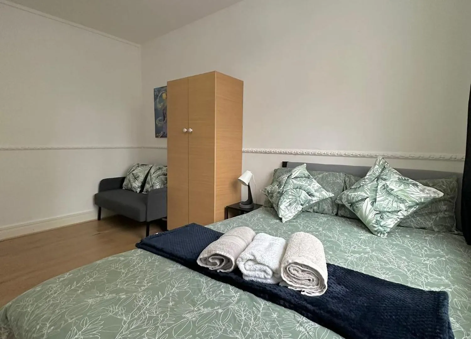 Appartement Lovely Spacious 2 Bedroom Flat In Bethnal Green, 3Mins Away From Station Londen