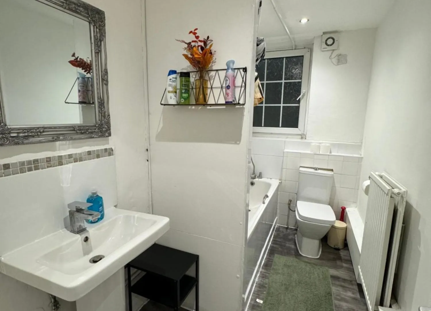 Lovely Spacious 2 Bedroom Flat In Bethnal Green, 3Mins Away From Station Londen Appartement
