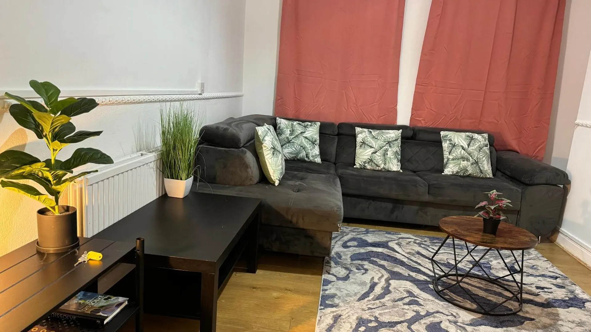 Lovely Spacious 2 Bedroom Flat In Bethnal Green, 3Mins Away From Station Londen