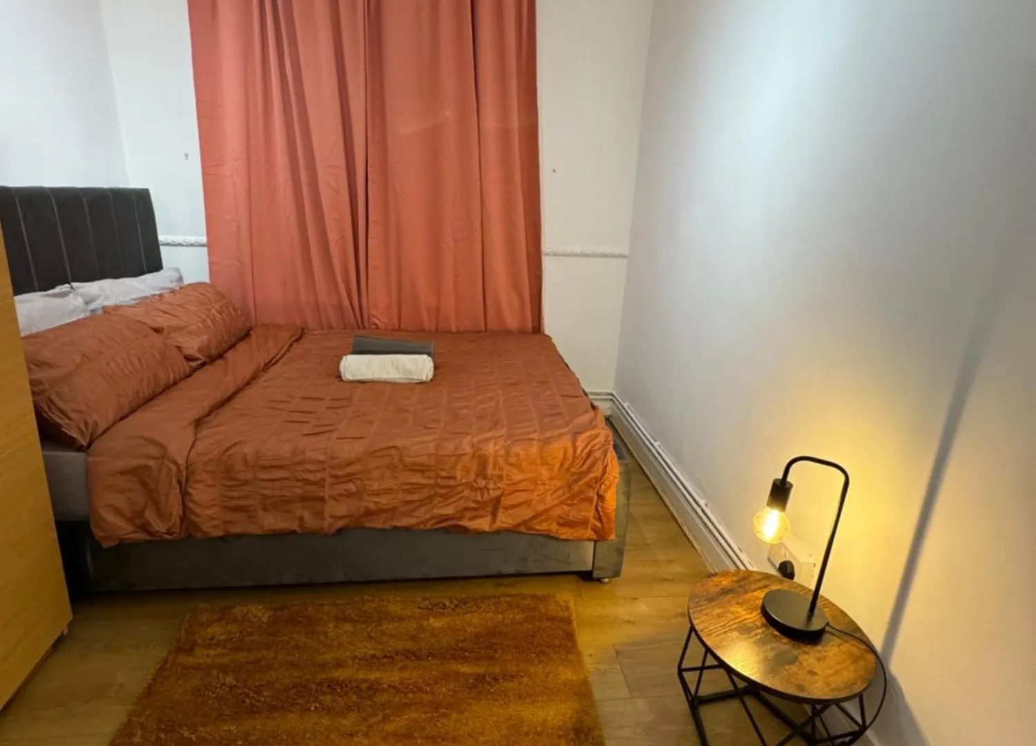 Lovely Spacious 2 Bedroom Flat In Bethnal Green, 3Mins Away From Station Londen Appartement