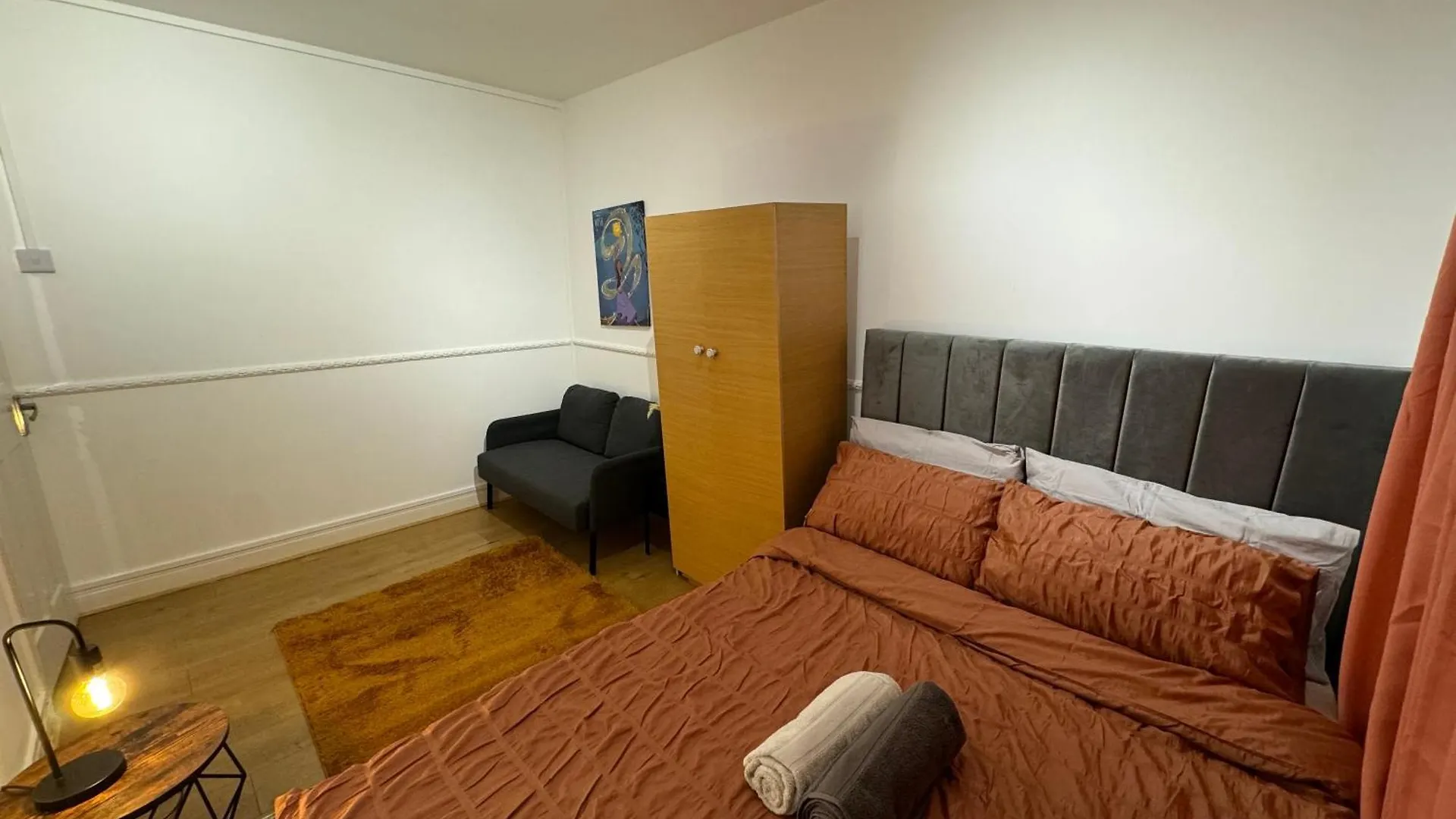 Appartement Lovely Spacious 2 Bedroom Flat In Bethnal Green, 3Mins Away From Station Londen