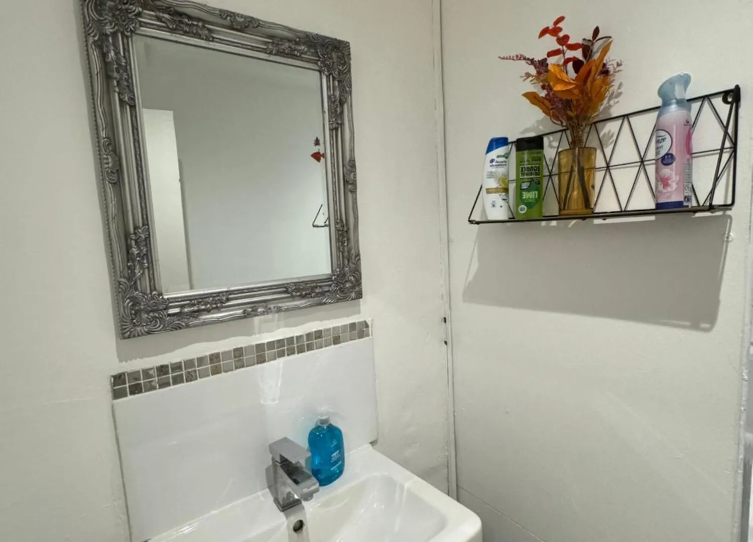 Lovely Spacious 2 Bedroom Flat In Bethnal Green, 3Mins Away From Station Londen Verenigd Koninkrijk